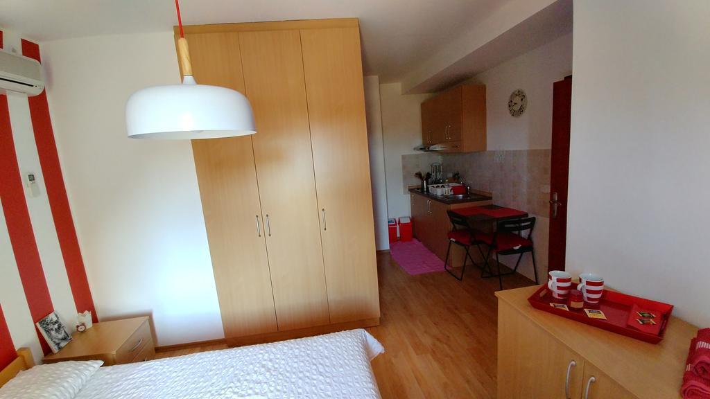 Apartments Ribaric Раб Екстериор снимка